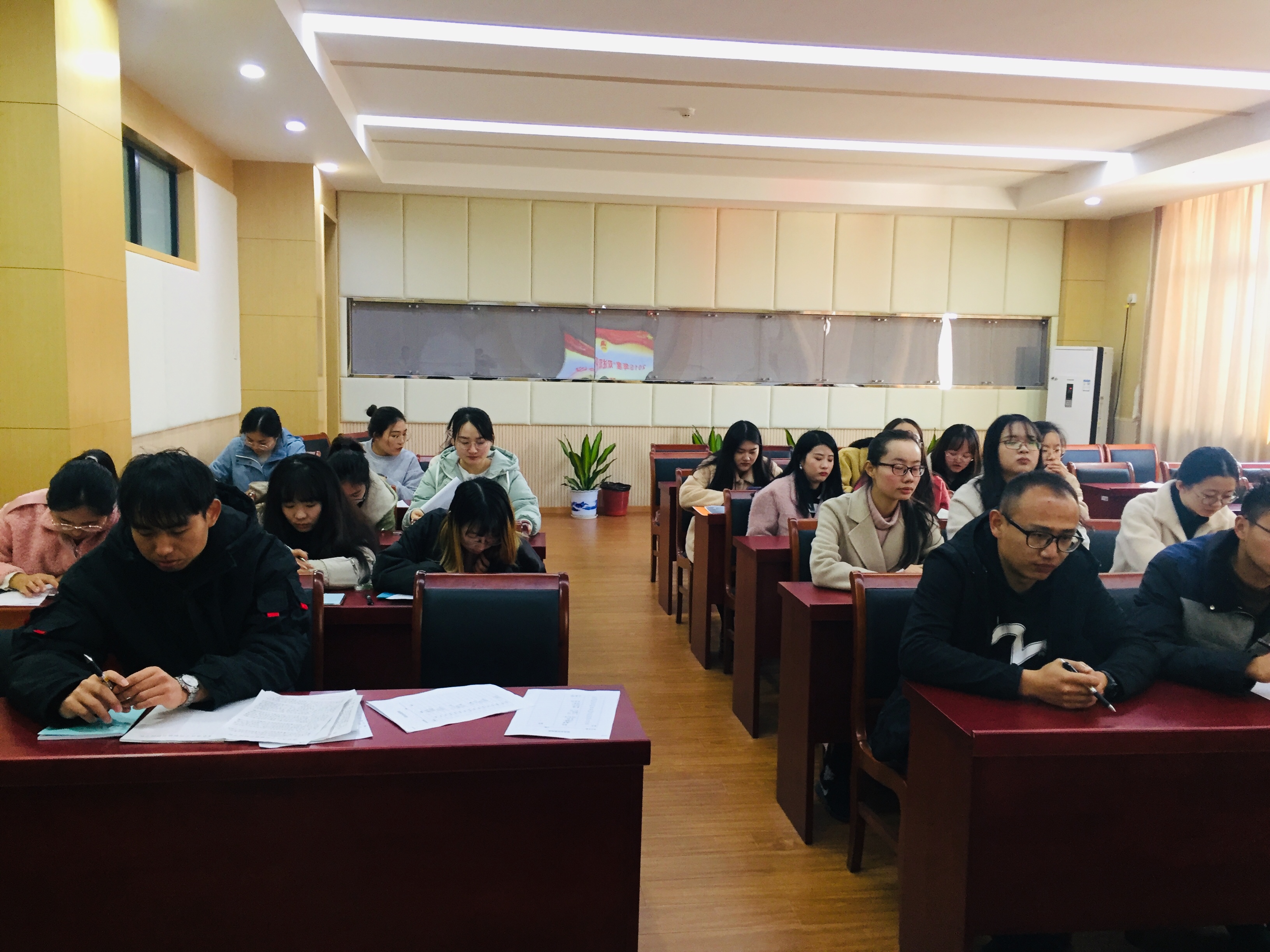 E:\团委工作\2019科创园学校共青团工作考核项目\二、组织建设\2.双述双评活动\团委书记双述双评材料\麒麟科创园学校双述双评\照片\IMG_0952(20191213-121002).JPG